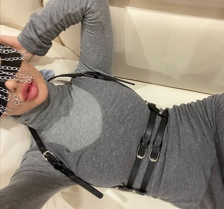 Damari Noa art model photo