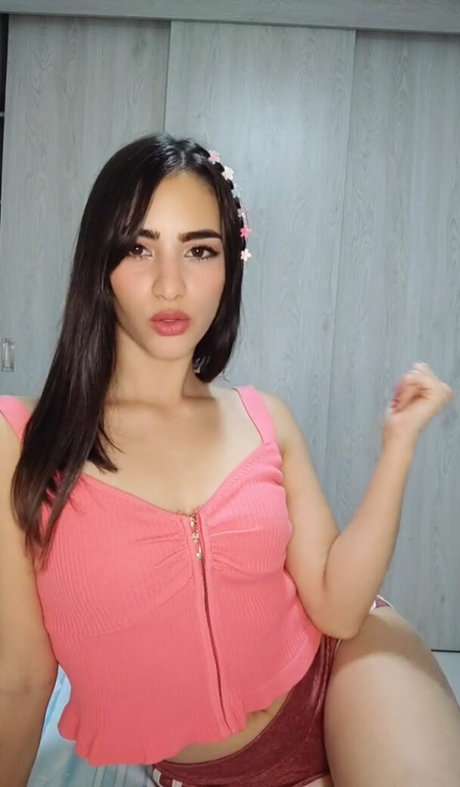 YulenyGz hot pornstar pic