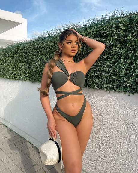 Dayanna Comas porn model photos