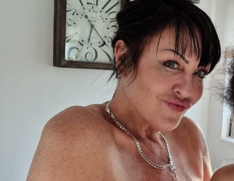 Mum Vs Daughter star pornographic photos