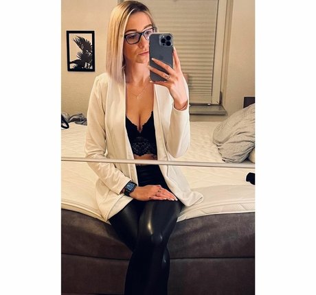 mooni xy hot pornstar photo