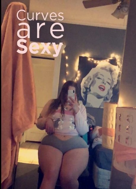 Xo mollymae high quality pornstar pic