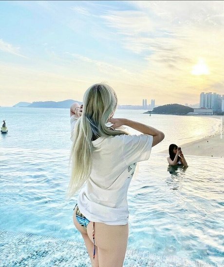 Vely mom erotic star img