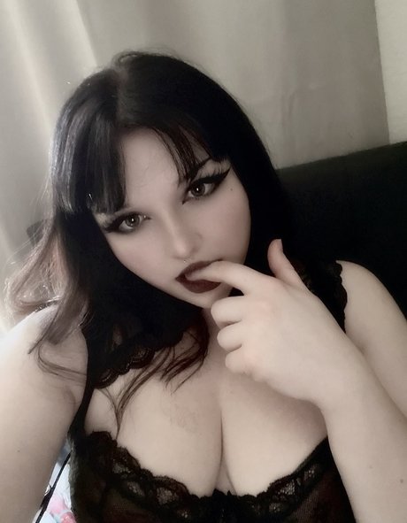 Crucifixkittie model free pic