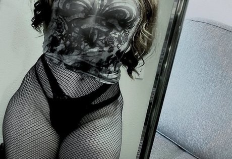 Crucifixkittie pornstar exclusive image