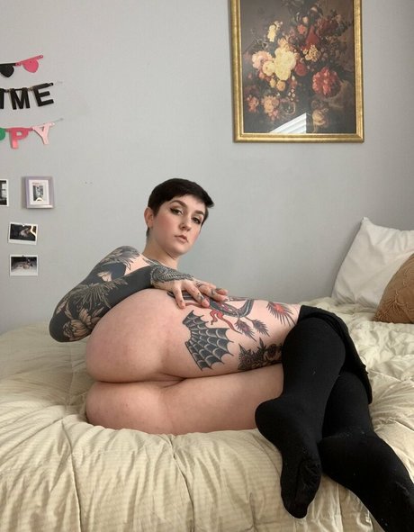 Femme Puppy model hot picture