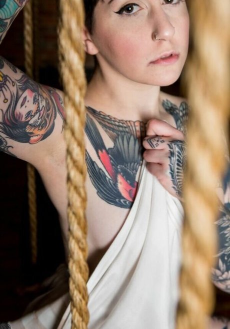 Femme Puppy erotic actress photos