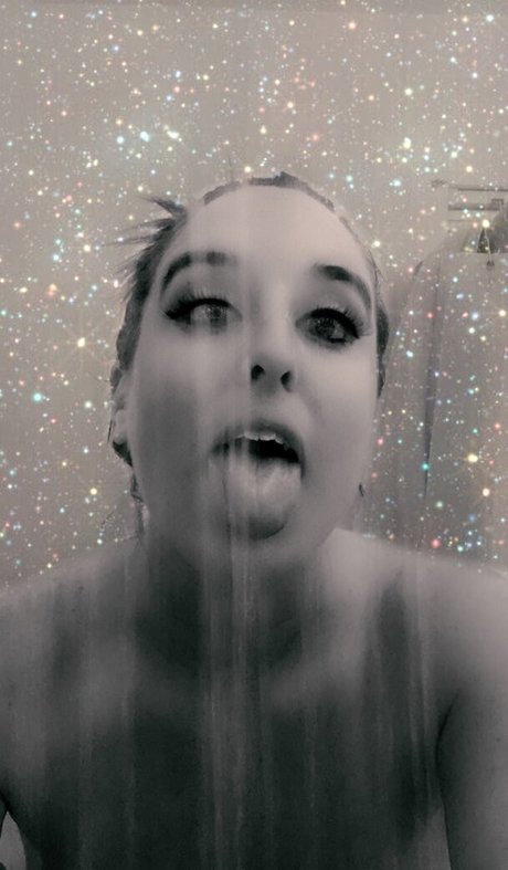 Twins Clever Clover erotic model images