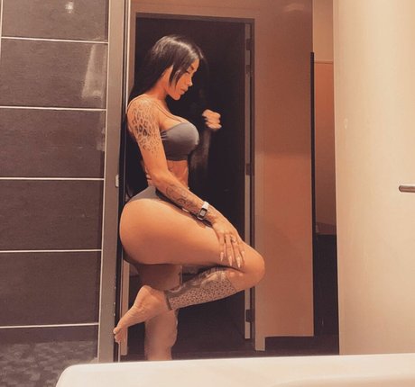 Laura Branyer sexy actress galleries