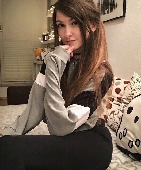 Lumenti naked actress pics