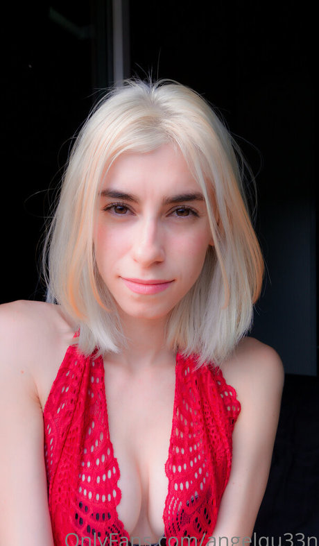 angelqu33n sexy star pics