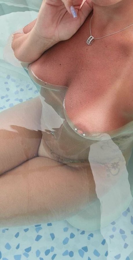 ukhotwife sex actress pic