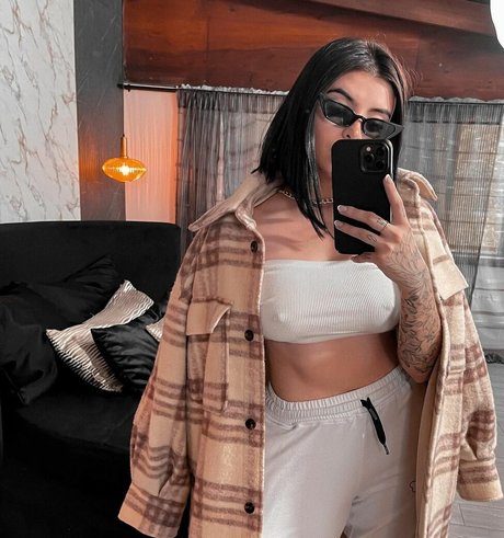 Alison Estrada model erotic img