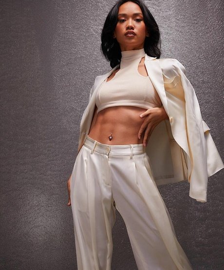 Tori Pareno art star archive