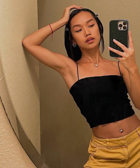 Tori Pareno hot pornstar pictures