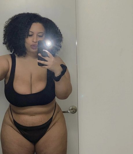 Thegirlofyourdreamz beautiful model image