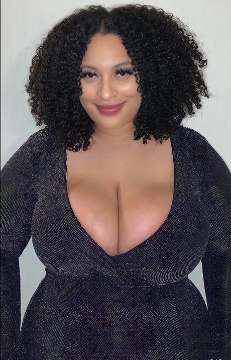 Thegirlofyourdreamz star adult pic