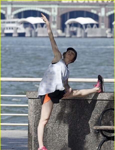 Ellie Kemper best pornstar pics