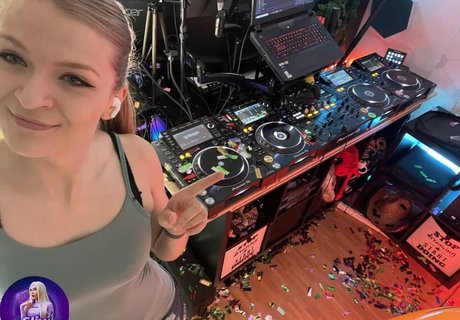 Sintica pornstar exclusive img