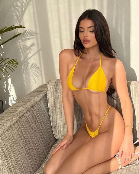 Holly Scarfone star nude gallery