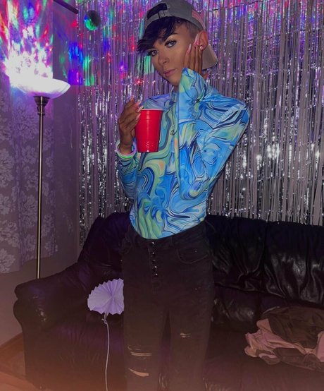 dolladills star nude images