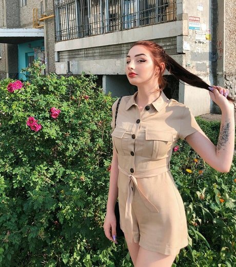 Julia Molligan pornstar free img