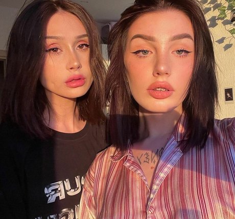 Julia Molligan free model archive