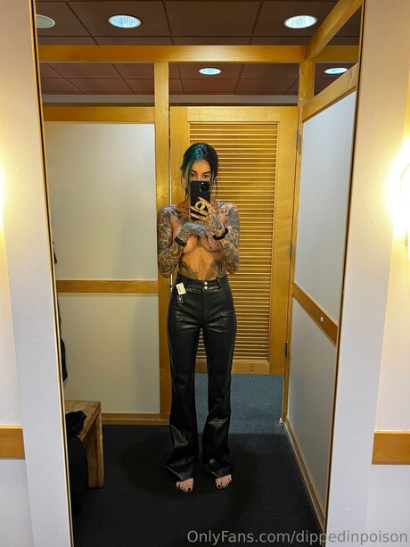 Dippedinpoison naked star gallery