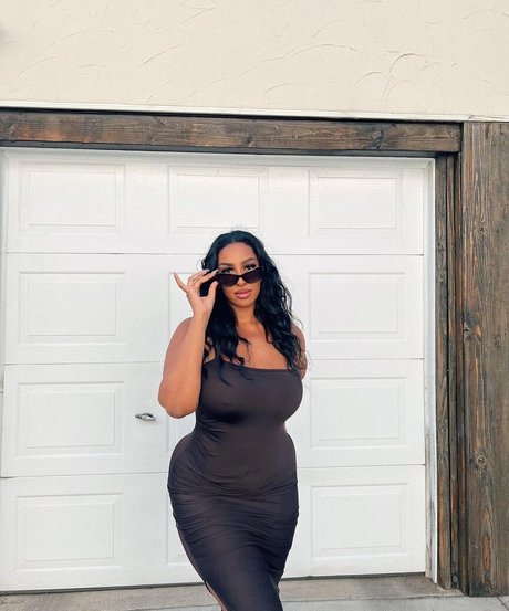 iLLi y model sex gallery