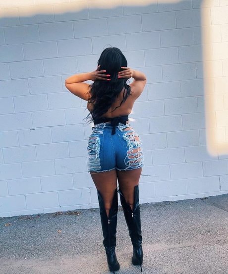 iLLi y xxx model pictures