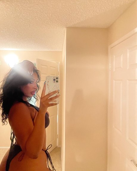 iLLi y star top photo