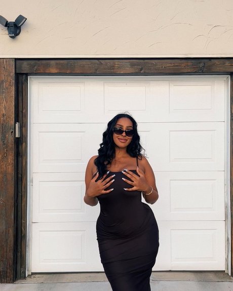 iLLi y pornstar nude pictures