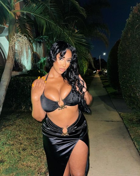 iLLi y xxx pornstar pics