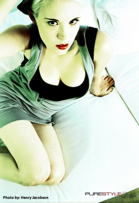 Brea Grant beautiful actress photos