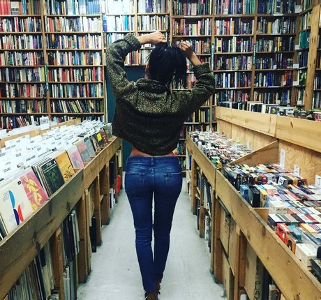 Cassie Scerbo erotic model picture