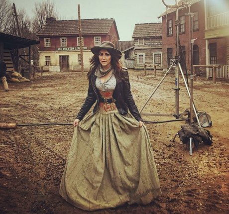 Cassie Scerbo hd model photo