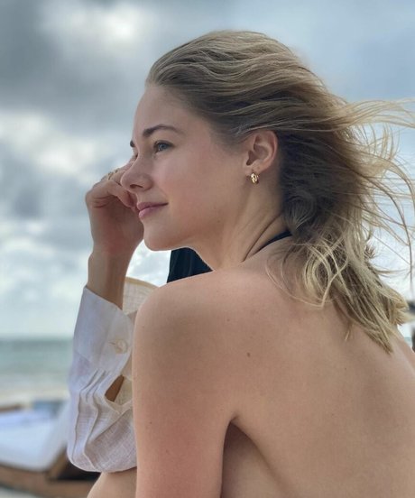 Abigail Klein exclusive actress photos