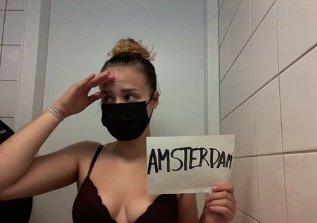 Italkwho pretty actress pic