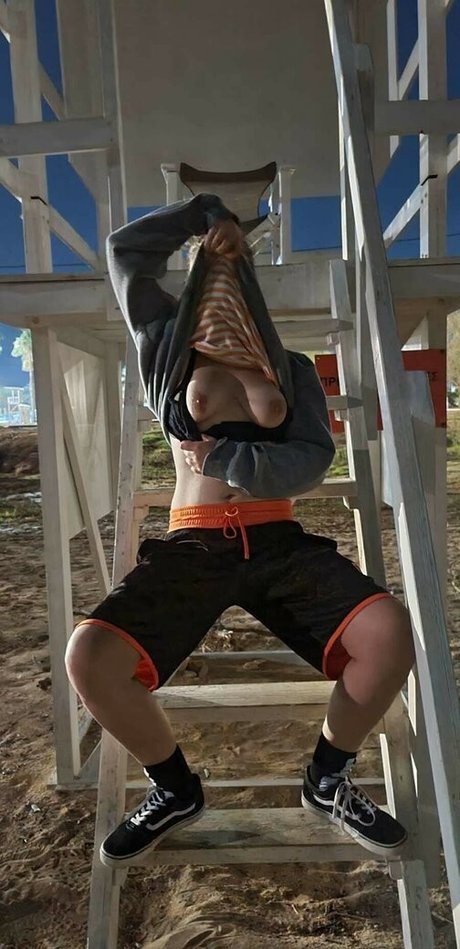 Italkwho pornstar nude pic