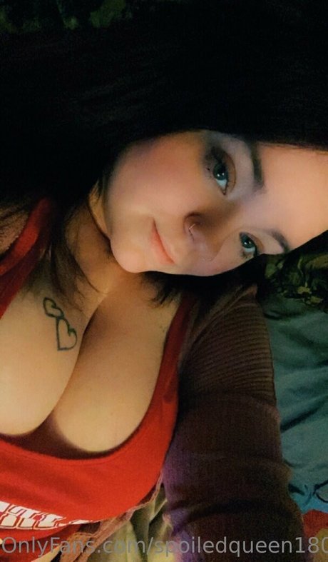 spoiledqueen180 model nude picture