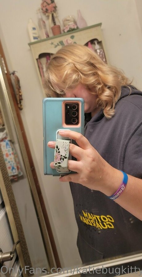 katiebugkitty122 erotic star img