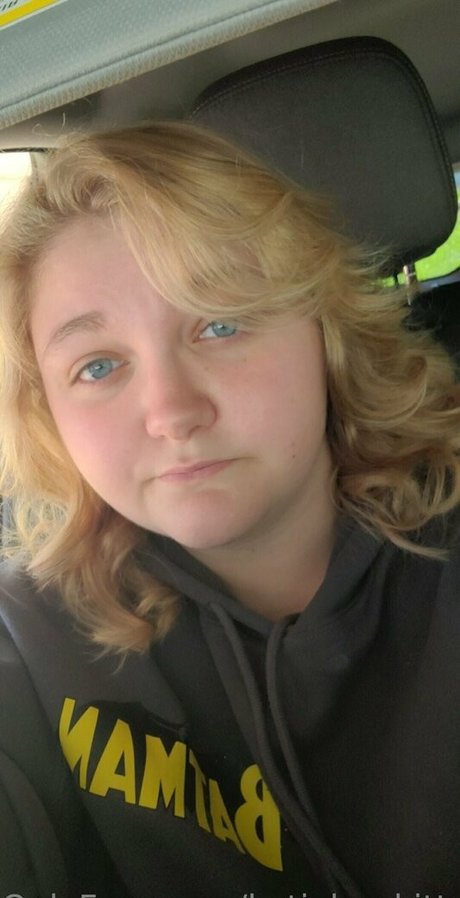 katiebugkitty122 naked model gallery