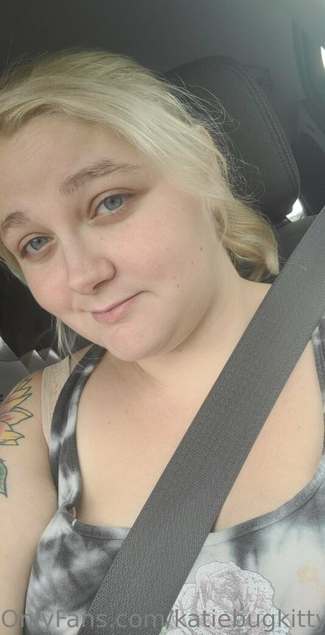 katiebugkitty122 model erotic picture
