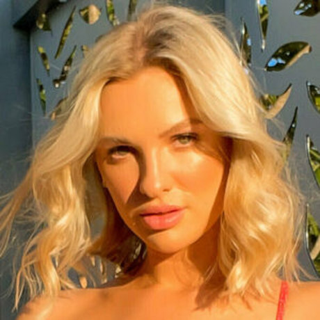 housewife onlyfans free naked pic