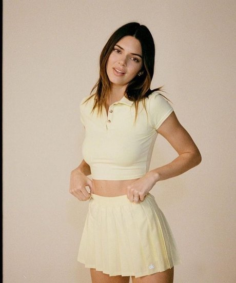 curvy muscle onlyfans nude image