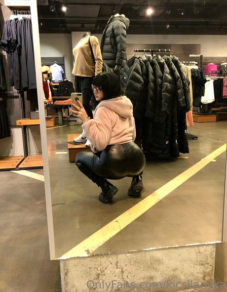 kicsilanyka erotic model photo