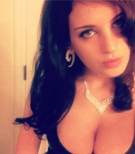 MalAfterMidnight pornstar photos