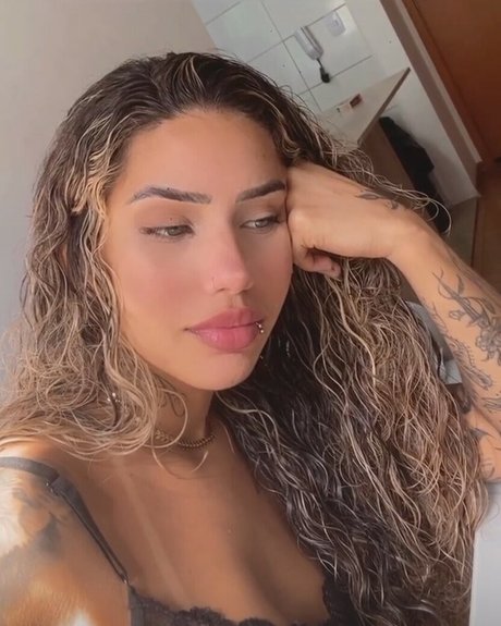 Muito Linda model nice pic