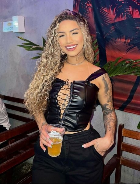 Muito Linda star naked archive