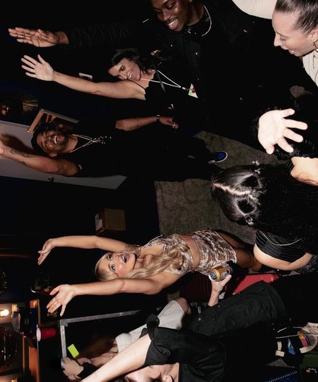 shemale handjob onlyfans nudes pictures